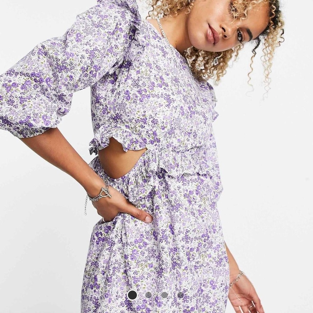 2/$20🍁Violet Romance | Cut-out ditsy floral mini dress (US 6/UK 10)